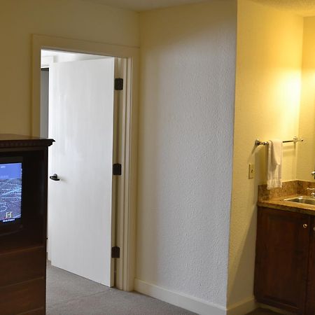Jameson Inn & Suites Μπόουλινγκ Γκριν Εξωτερικό φωτογραφία