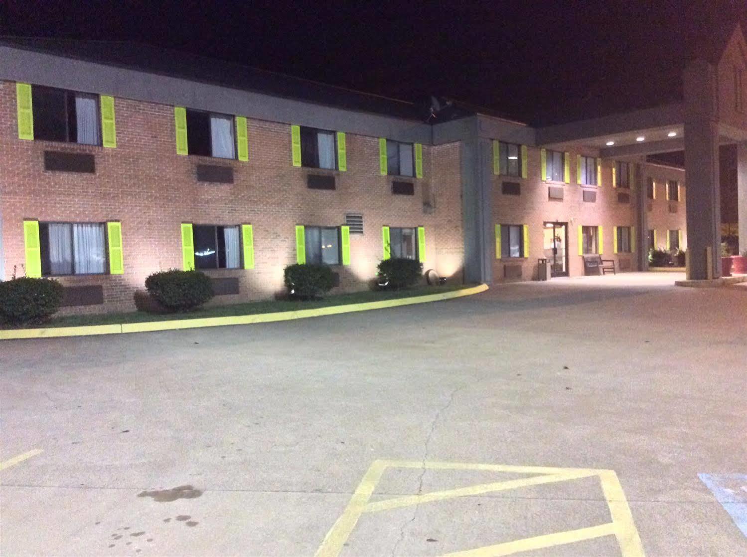Jameson Inn & Suites Μπόουλινγκ Γκριν Εξωτερικό φωτογραφία