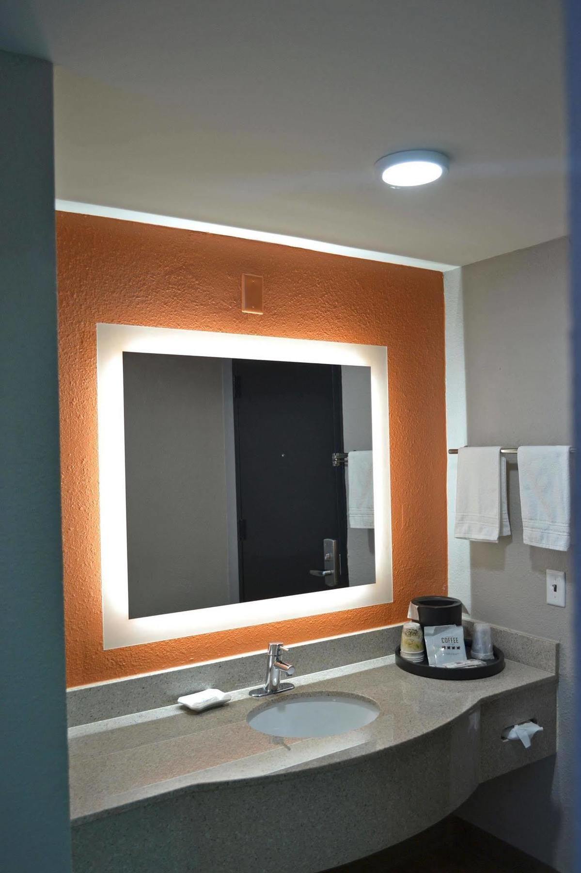 Jameson Inn & Suites Μπόουλινγκ Γκριν Εξωτερικό φωτογραφία