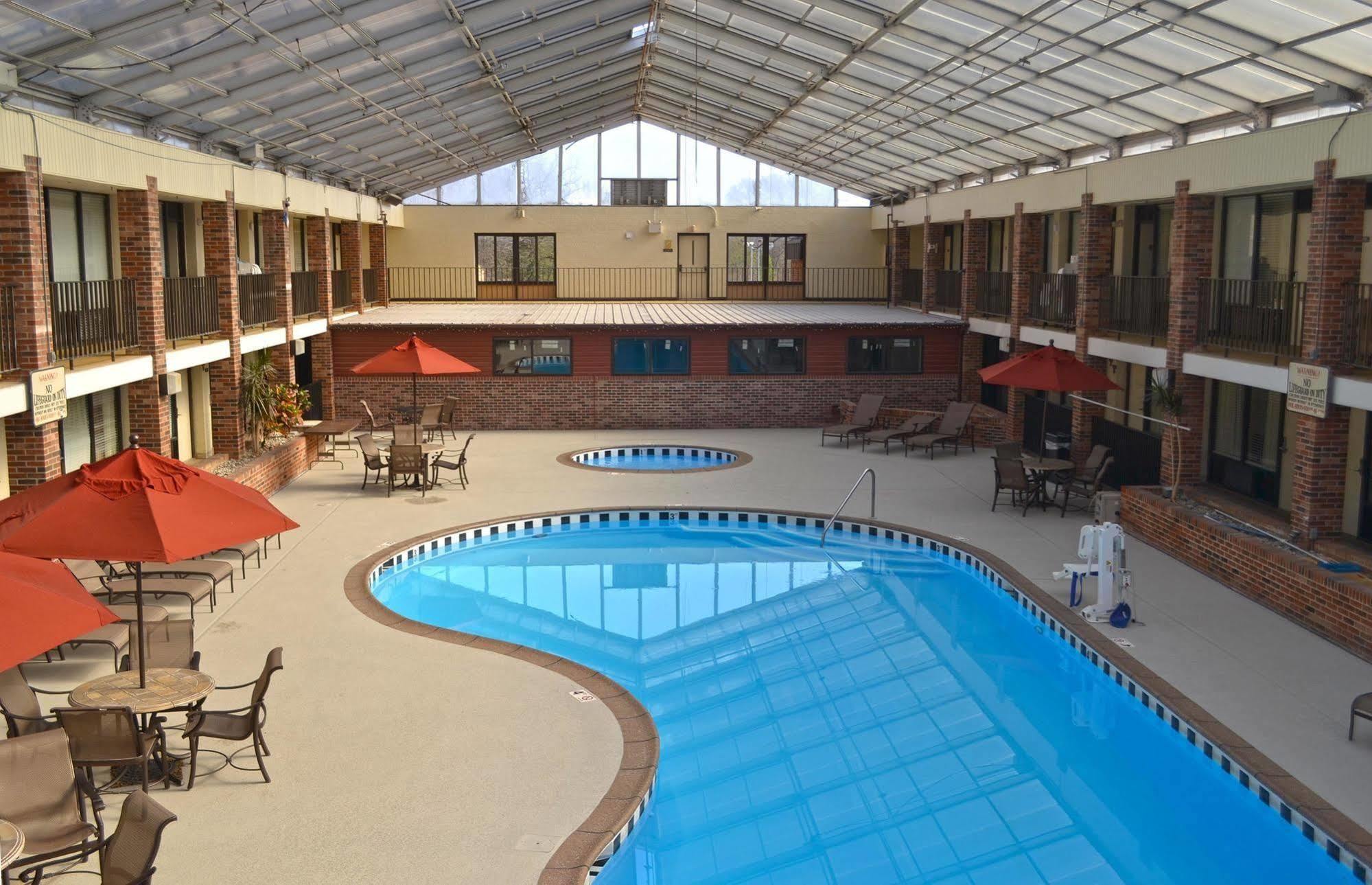 Jameson Inn & Suites Μπόουλινγκ Γκριν Εξωτερικό φωτογραφία